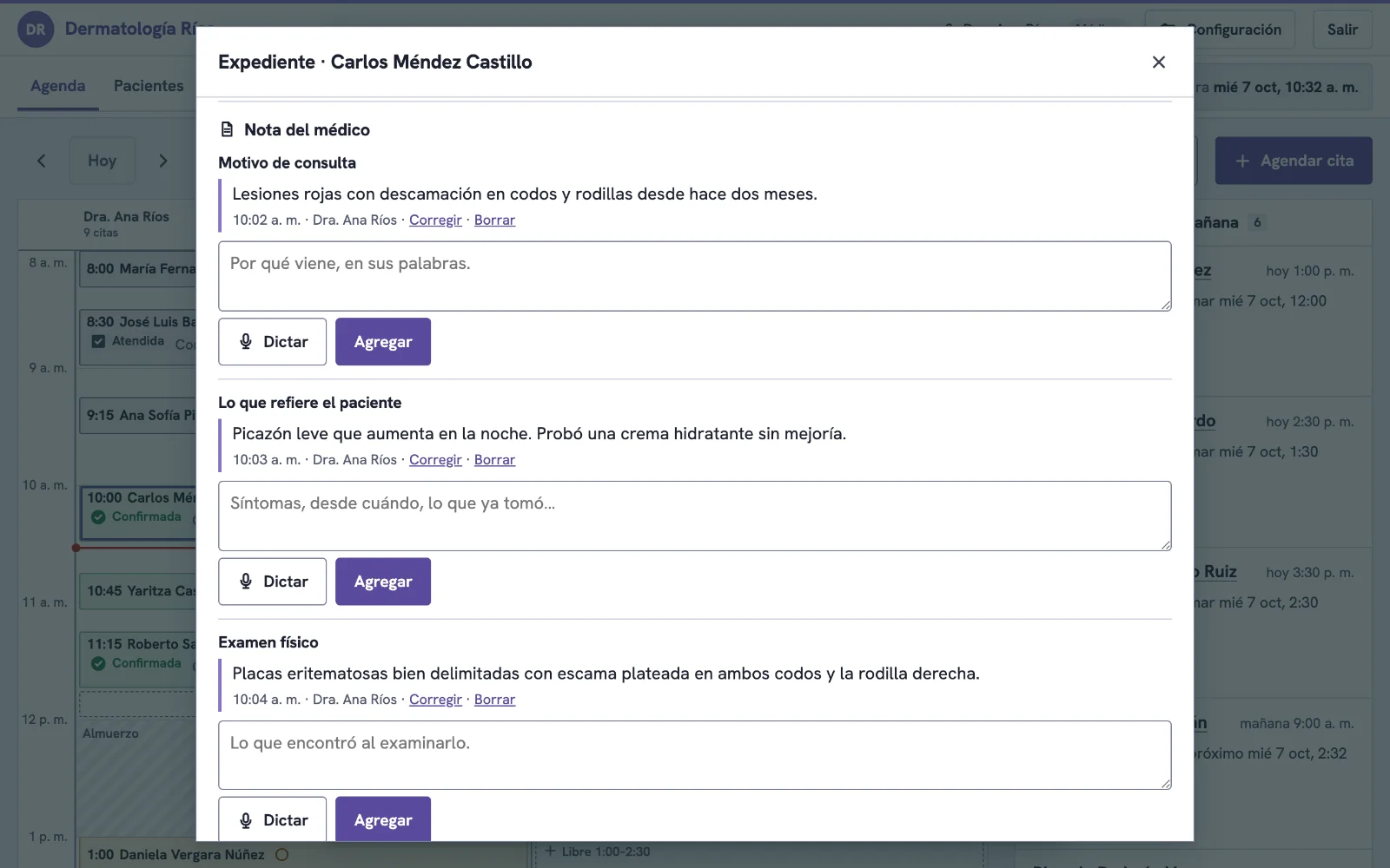 La nota del médico en el expediente de un paciente de ejemplo, con un botón «Dictar» en cada sección.